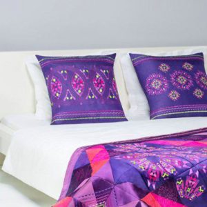 creative4_5_bedroom_quilt_pillows_lamp