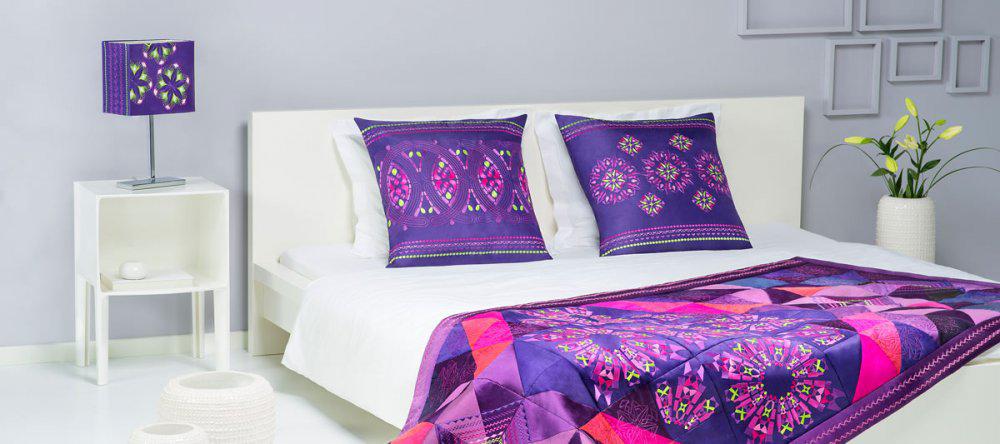 creative4_5_bedroom_quilt_pillows_lamp